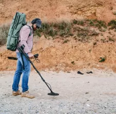 Detectoare de metale VLF vs PI: Cum alegi cel mai bun detector de metale pentru tine?